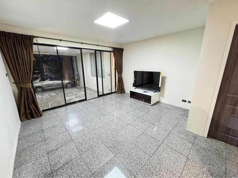 Newly renovated Townhouse at Town in town 19 ( SPSEVE1778 ), Bangkok, ทาวน์อินทาวน์ ซอย 19, Phlapphla, Wang Thonglang, Bangkok, 4 Bedrooms, 249 sqm, Townhouse For Rent, by Khun Eve, 500190965 - DDproperty.com