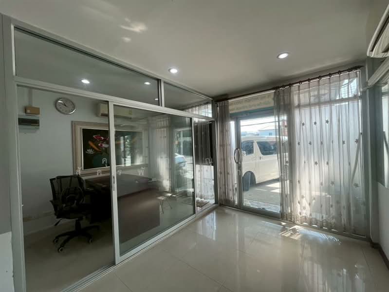 ทาวน์โฮม 3 ชั้น 18 ตร.ว. ทาวน์โฮม ซอยสุขาภิบาล5 ซอย5 ถนนรามอินทรา, กรุงเทพ, ท่าแร้ง, บางเขน, กรุงเทพ, 120 ตร.ม., ทาวน์เฮ้าส์ ขาย, โดย คุณ ภาณุพันธ์ สัครพันธ์ (ภาณุ), 500190995 - DDproperty.com