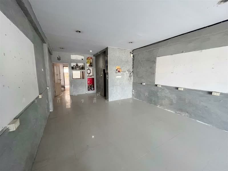 ขาย - อาคารพาณิชย์ 3.5 ชั้น 23.6 ตร.ว. หมู่บ้านกรีนการ์เด้นโฮม ลำลูกกา คลอง8, ปทุมธานี