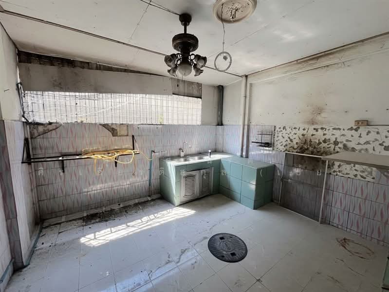 ขาย - อาคารพาณิชย์ 3.5 ชั้น 23.6 ตร.ว. หมู่บ้านกรีนการ์เด้นโฮม ลำลูกกา คลอง8, ปทุมธานี