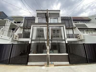 ขาย - WPDD-097 ทาวน์โฮมหรูใจกลางเอกมัย 22 ขายพร้อมผู้เช่า 85,000 บาท บ้านรีโนเวทใหม่ทั้งหลัง, กรุงเทพ