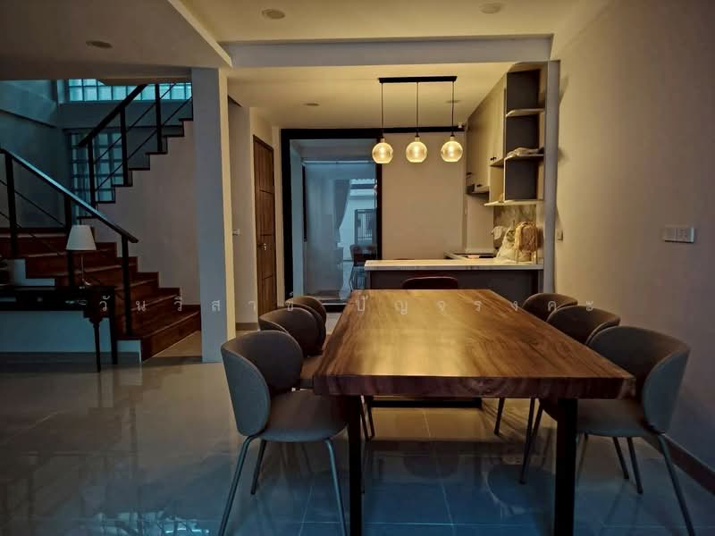 WPDD-097 ทาวน์โฮมหรูใจกลางเอกมัย 22 ขายพร้อมผู้เช่า 85,000 บาท บ้านรีโนเวทใหม่ทั้งหลัง, Bangkok, Khlong Tan Nua, Watthana, Bangkok, 3 Bedrooms, 200 sqm, Single Detached House For Sale, by วันวิสาข์ ปัญจรงคะ, 500191041 - DDproperty.com