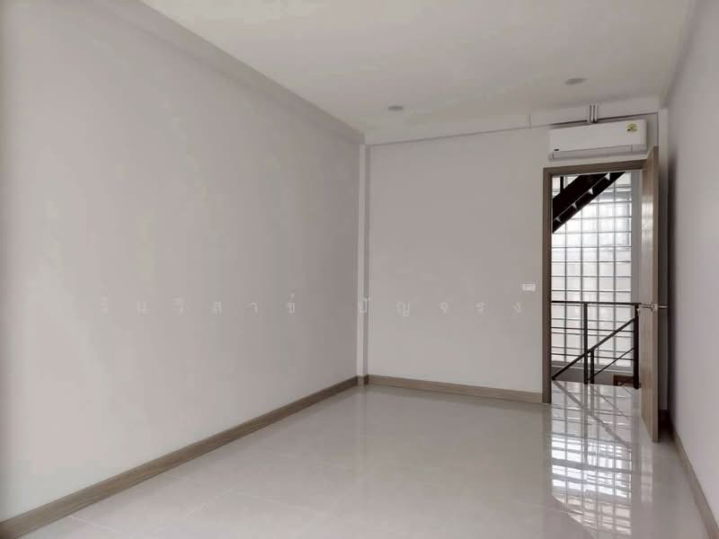 WPDD-097 ทาวน์โฮมหรูใจกลางเอกมัย 22 ขายพร้อมผู้เช่า 85,000 บาท บ้านรีโนเวทใหม่ทั้งหลัง, Bangkok, Khlong Tan Nua, Watthana, Bangkok, 3 Bedrooms, 200 sqm, Single Detached House For Sale, by วันวิสาข์ ปัญจรงคะ, 500191041 - DDproperty.com