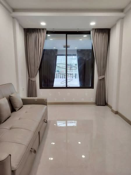 WPDD-097 ทาวน์โฮมหรูใจกลางเอกมัย 22 ขายพร้อมผู้เช่า 85,000 บาท บ้านรีโนเวทใหม่ทั้งหลัง, Bangkok, Khlong Tan Nua, Watthana, Bangkok, 3 Bedrooms, 200 sqm, Single Detached House For Sale, by วันวิสาข์ ปัญจรงคะ, 500191041 - DDproperty.com