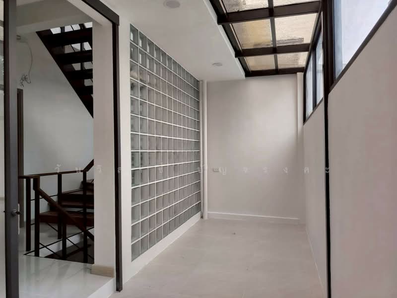 WPDD-097 ทาวน์โฮมหรูใจกลางเอกมัย 22 ขายพร้อมผู้เช่า 85,000 บาท บ้านรีโนเวทใหม่ทั้งหลัง, Bangkok, Khlong Tan Nua, Watthana, Bangkok, 3 Bedrooms, 200 sqm, Single Detached House For Sale, by วันวิสาข์ ปัญจรงคะ, 500191041 - DDproperty.com