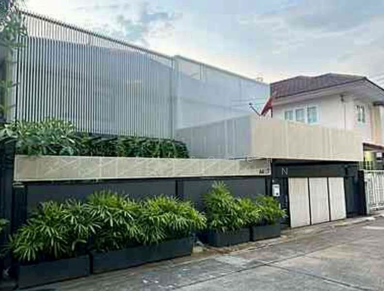 4-BR House, Bangkok, Khlong Chaokhun Sing, Wang Thonglang, Bangkok, 4 Bedrooms, 600 sqm, Single Detached House For Sale, by Khemasooch Chiraburanan, 500191096 - DDproperty.com