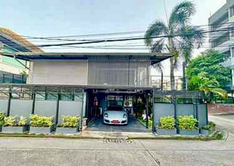 4-BR House, Bangkok, Khlong Chaokhun Sing, Wang Thonglang, Bangkok, 4 Bedrooms, 600 sqm, Single Detached House For Sale, by Khemasooch Chiraburanan, 500191096 - DDproperty.com