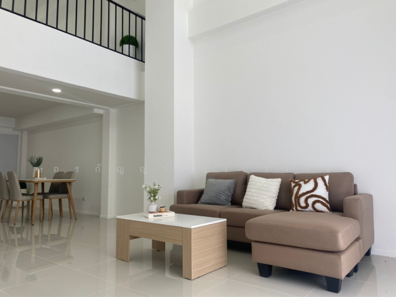 For sale Modern 2.5-Storey Townhome for Sale – Prime Location near Ruamchok Market, Chiang Mai, San Sai Noi, San Sai, Chiang Mai, 2 Bedrooms, 114 sqm, Townhouse For Sale, by อรกัญญา สายวังกิจ, 500191114 - DDproperty.com