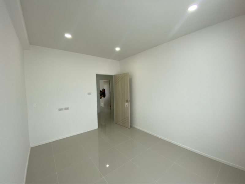 For sale Modern 2.5-Storey Townhome for Sale – Prime Location near Ruamchok Market, Chiang Mai, San Sai Noi, San Sai, Chiang Mai, 2 Bedrooms, 114 sqm, Townhouse For Sale, by อรกัญญา สายวังกิจ, 500191114 - DDproperty.com