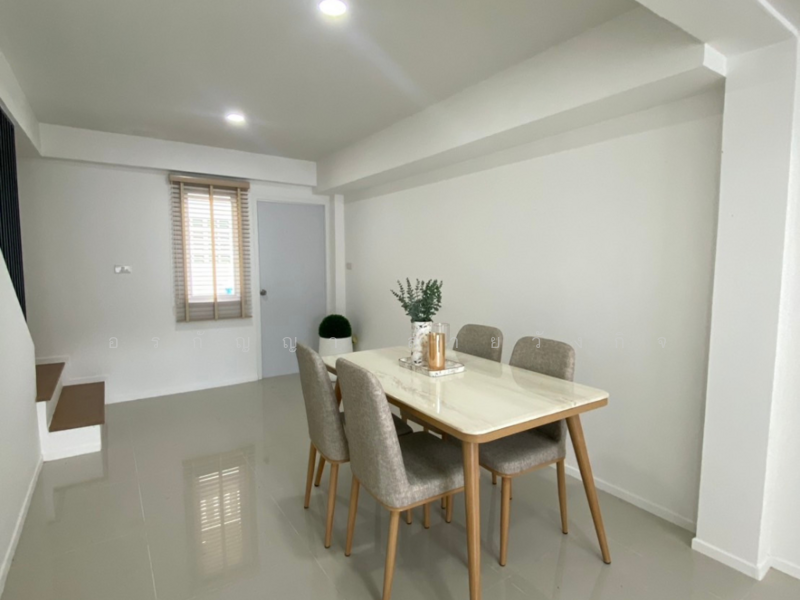 For sale Modern 2.5-Storey Townhome for Sale – Prime Location near Ruamchok Market, Chiang Mai, San Sai Noi, San Sai, Chiang Mai, 2 Bedrooms, 114 sqm, Townhouse For Sale, by อรกัญญา สายวังกิจ, 500191114 - DDproperty.com