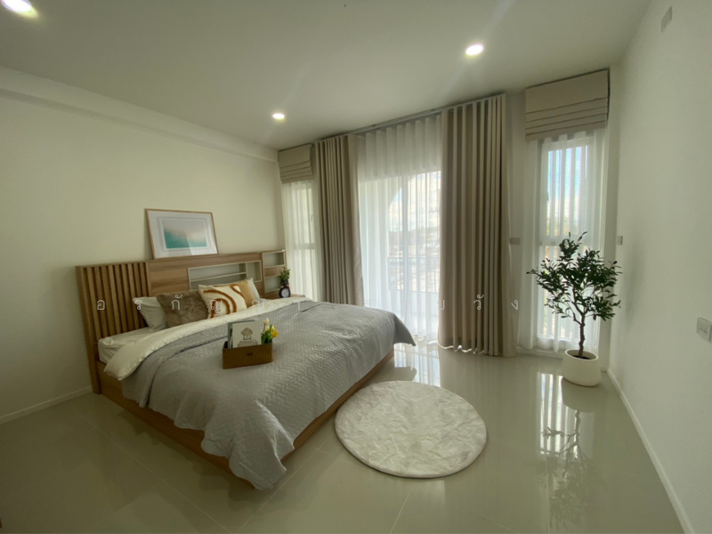 For sale Modern 2.5-Storey Townhome for Sale – Prime Location near Ruamchok Market, Chiang Mai, San Sai Noi, San Sai, Chiang Mai, 2 Bedrooms, 114 sqm, Townhouse For Sale, by อรกัญญา สายวังกิจ, 500191114 - DDproperty.com