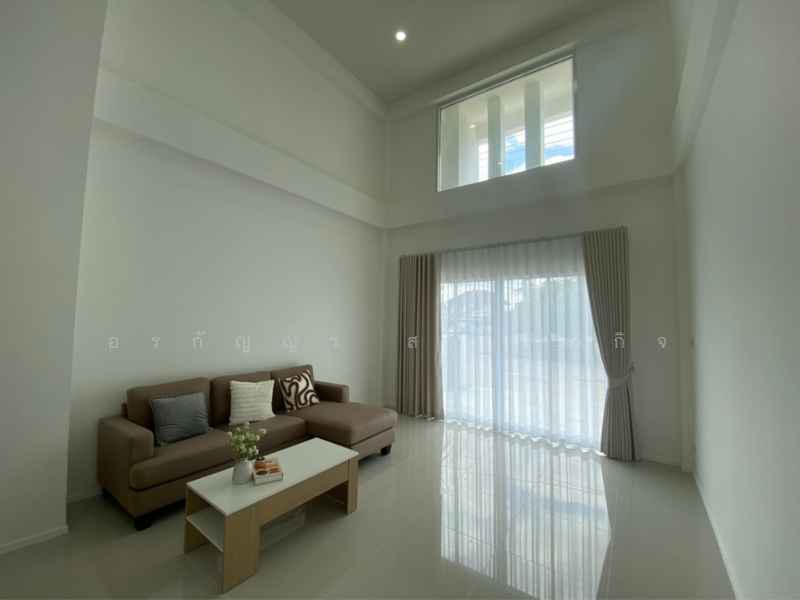 For sale Modern 2.5-Storey Townhome for Sale – Prime Location near Ruamchok Market, Chiang Mai, San Sai Noi, San Sai, Chiang Mai, 2 Bedrooms, 114 sqm, Townhouse For Sale, by อรกัญญา สายวังกิจ, 500191114 - DDproperty.com