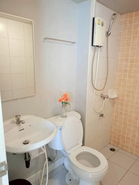 Lumpini Condo Town Romklao-Suvarnabhumi, Bangkok, Rom Klao Road 1, Khlong Sam Prawet, Lat Krabang, Bangkok, 1 Bedroom, 22 sqm, Condo For Rent, by สรภพ ยอดไชย (สีฝุ่น), 500191150 - DDproperty.com