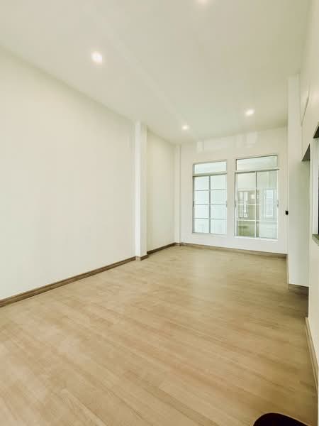 Baan Klang Muang Rama 9 - Ladprao, Bangkok, Soi Ladprao 88, Wang Thonglang, Wang Thonglang, Bangkok, 4 Bedrooms, 100 sqm, Townhouse For Sale, by Jirasate Lertdhirakul, 500191234 - DDproperty.com