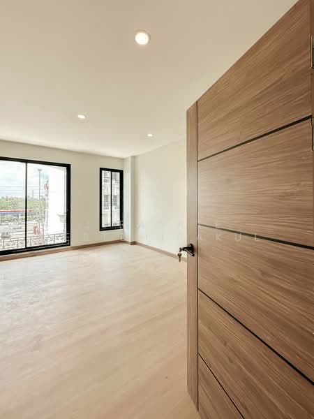 Baan Klang Muang Rama 9 - Ladprao, Bangkok, Soi Ladprao 88, Wang Thonglang, Wang Thonglang, Bangkok, 4 Bedrooms, 100 sqm, Townhouse For Sale, by Jirasate Lertdhirakul, 500191234 - DDproperty.com