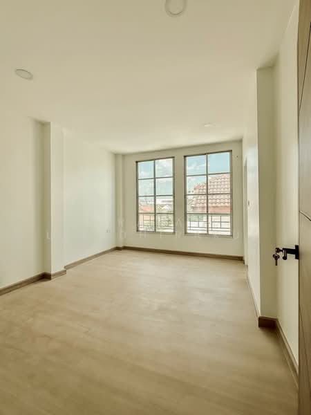 Baan Klang Muang Rama 9 - Ladprao, Bangkok, Soi Ladprao 88, Wang Thonglang, Wang Thonglang, Bangkok, 4 Bedrooms, 100 sqm, Townhouse For Sale, by Jirasate Lertdhirakul, 500191234 - DDproperty.com