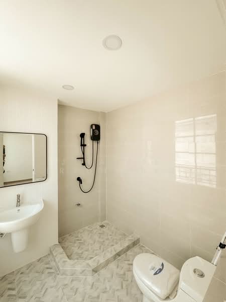 Baan Klang Muang Rama 9 - Ladprao, Bangkok, Soi Ladprao 88, Wang Thonglang, Wang Thonglang, Bangkok, 4 Bedrooms, 100 sqm, Townhouse For Sale, by Jirasate Lertdhirakul, 500191234 - DDproperty.com