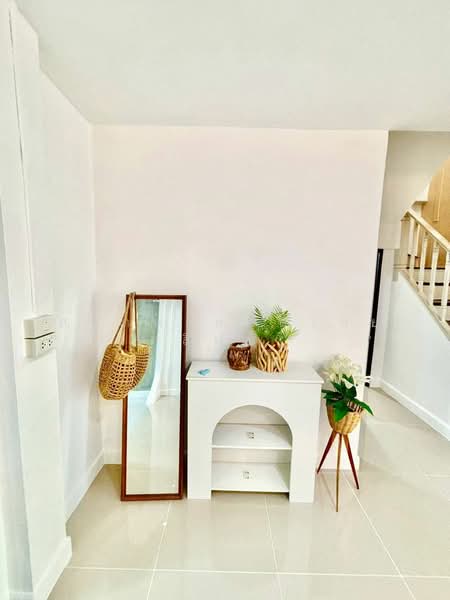 Moobaan Piyawararom Khlong 4 : หมู่บ้านปิยวรารมย์ คลอง 4, ปทุมธานี, ถนน ไสวประชาราษฎร์, บึงยี่โถ, ธัญบุรี, ปทุมธานี, 96 ตร.ม., ทาวน์เฮ้าส์ ขาย, โดย สรภพ ยอดไชย (สีฝุ่น), 500191271 - DDproperty.com