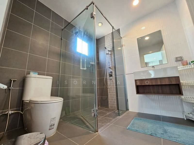 Baan Klang Muang The Edition Rama 9-Krungthep Kreetha, Bangkok, Kanchanaphisek Road 23, Saphan Sung, Saphan Sung, Bangkok, 4 Bedrooms, 218 sqm, Semi-Detached House (Twin House) For Rent, by Adisorn Eamso, 500191367 - DDproperty.com