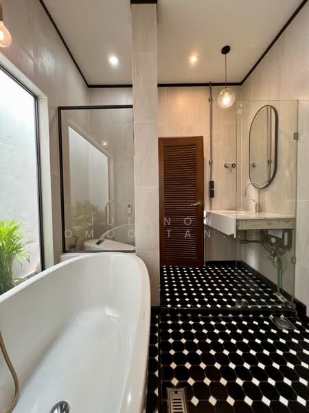 For Saleขายบ้านเดี่ยว 7 ห้องอเนกประสงค์ + Master Bedroom Modern Loft Pool Villa ใจกลางสุขุมวิท 77, กรุงเทพ, อ่อนนุช, สวนหลวง, กรุงเทพ, 292 ตร.ม., บ้านเดี่ยว ขาย, โดย Jutanon Komoottanaruk, 500191389 - DDproperty.com