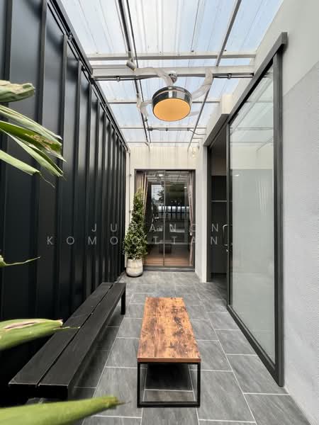 For Saleขายบ้านเดี่ยว 7 ห้องอเนกประสงค์ + Master Bedroom Modern Loft Pool Villa ใจกลางสุขุมวิท 77, กรุงเทพ, อ่อนนุช, สวนหลวง, กรุงเทพ, 292 ตร.ม., บ้านเดี่ยว ขาย, โดย Jutanon Komoottanaruk, 500191389 - DDproperty.com