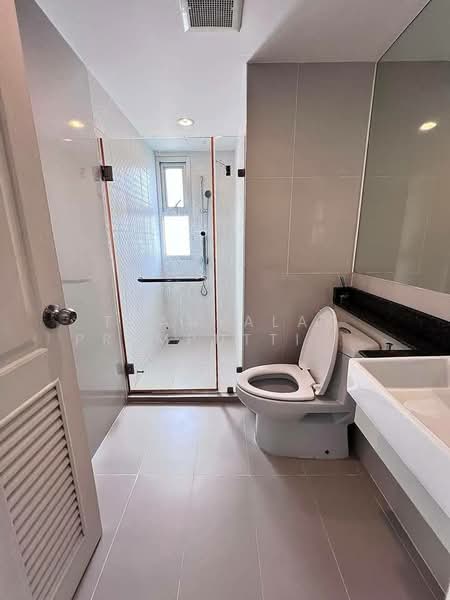 The Kris Ratchada 17, Bangkok, Inthamara 45 Alley, Din Daeng, Din Daeng, Bangkok, 2 Bedrooms, 45 sqm, Condo For Rent, by Thanyalak Premputtiphan, 500191398 - DDproperty.com