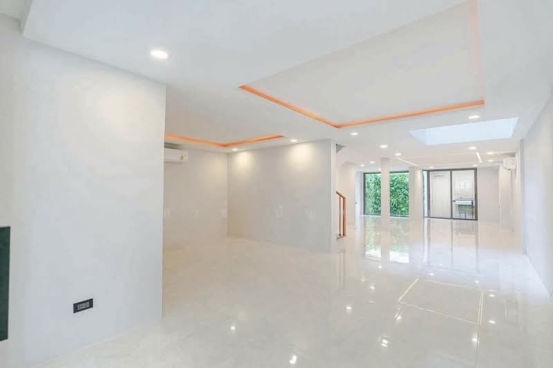 WPDD-098 ขายทาวน์โฮม เอกมัย ซอย 12 พร้อมอยู่ได้เลย, Bangkok, Khlong Tan Nua, Watthana, Bangkok, 3 Bedrooms, 210 sqm, Single Detached House For Sale, by วันวิสาข์ ปัญจรงคะ, 500191573 - DDproperty.com