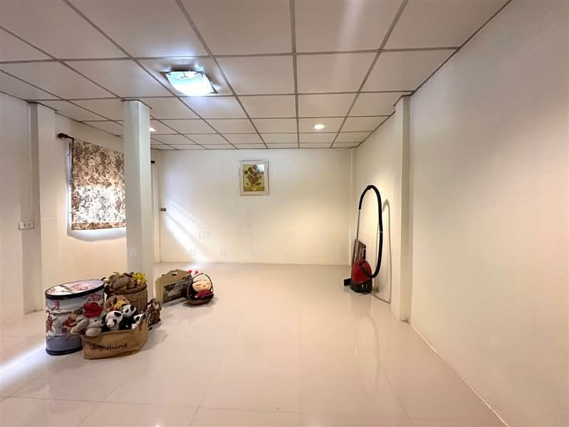 หมู่บ้านโชคชัย คลองจั่น ซอยนวมินทร์81 แยก3-6, Bangkok, Khlong Kum, Bueng Kum, Bangkok, 4 Bedrooms, 100 sqm, Single Detached House For Sale, by คุณ ปารดา พลอยแดง (ก้อย), 500191591 - DDproperty.com