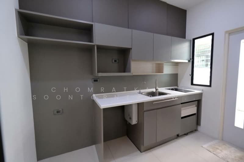 Landmark Ekamai-Ramindra, Bangkok, Sukhonthasawat Road, Lat Phrao, Lat Phrao, Bangkok, 3 Bedrooms, 200 sqm, Townhouse For Sale, by Chomratkamol Soontorntarawong (Gor), 500191618 - DDproperty.com