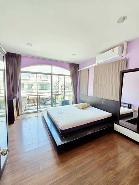 Baan Klang Muang The Paris Rama 9-Ramkamhaeng, Bangkok, Krungthep Kreetha Road, Hua Mak, Bang Kapi, Bangkok, 3 Bedrooms, 150 sqm, Townhouse For Sale, by Thanawat K., 500191643 - DDproperty.com