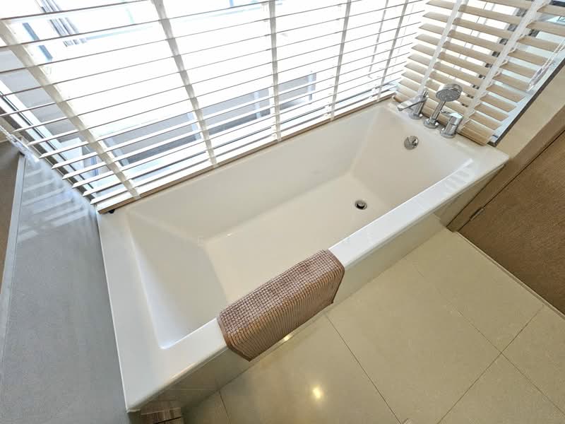 The Esse Asoke, Bangkok, 333 Soi Sukhumvit 21, Sukhumvit Road, Khlongtoei Nua, Watthana, Bangkok, 1 Bedroom, 45 sqm, Condo For Rent, by Eric Fu, 500191732 - DDproperty.com