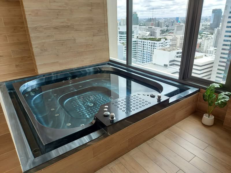 The Esse Asoke, Bangkok, 333 Soi Sukhumvit 21, Sukhumvit Road, Khlongtoei Nua, Watthana, Bangkok, 1 Bedroom, 45 sqm, Condo For Rent, by Eric Fu, 500191732 - DDproperty.com