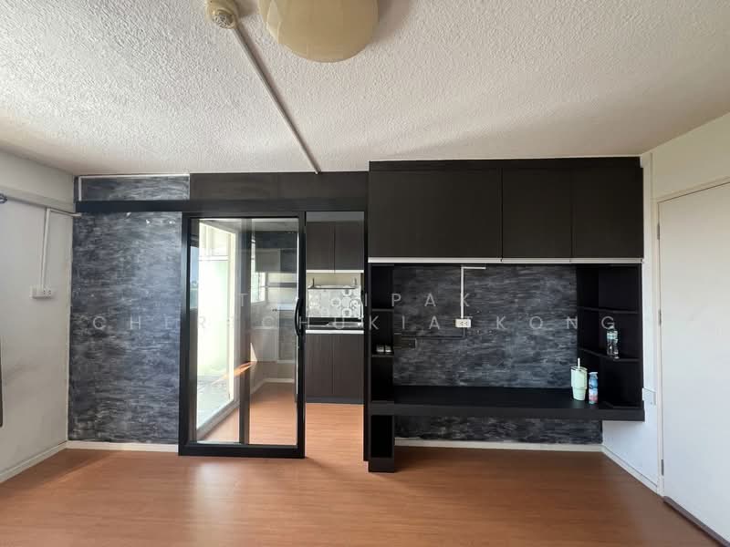 Lumpini Condo Town Romklao-Suvarnabhumi, Bangkok, Rom Klao Road 1, Khlong Sam Prawet, Lat Krabang, Bangkok, 2 Bedrooms, 43 sqm, Condo For Sale, by Thitipak Chertchukiatkong, 500191768 - DDproperty.com