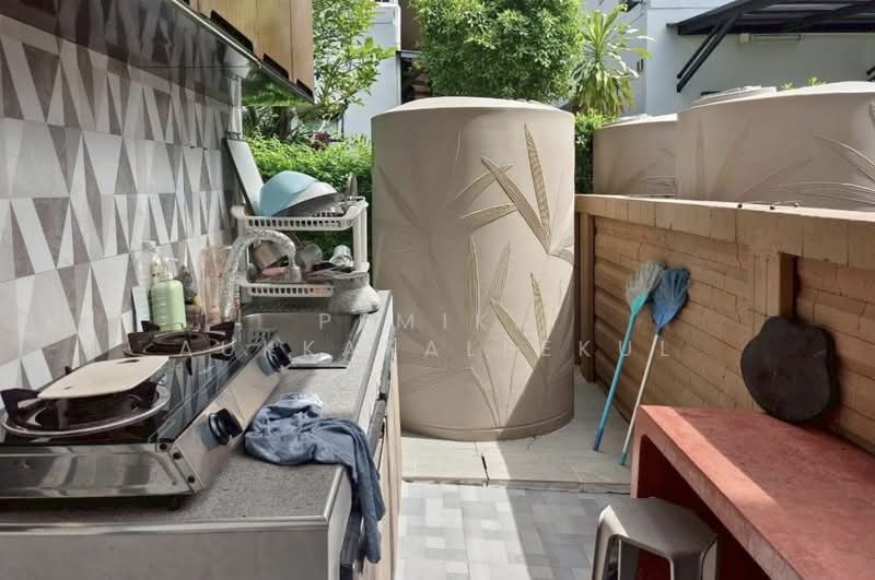 Burasiri Pattanakarn, Bangkok, New Pattanakarn Road, Prawet, Prawet, Bangkok, 4 Bedrooms, 303 sqm, Single Detached House For Sale, by Pemika Aukkaraleekul, 500191778 - DDproperty.com