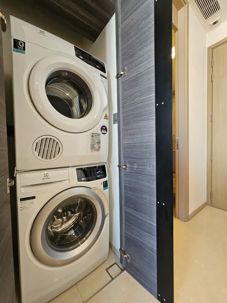 The Esse Asoke, Bangkok, 333 Soi Sukhumvit 21, Sukhumvit Road, Khlongtoei Nua, Watthana, Bangkok, 2 Bedrooms, 76 sqm, Condo For Rent, by Eric Fu, 500191820 - DDproperty.com