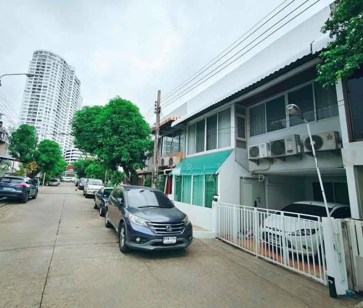 3-BR Townhouse, Bangkok, Chatuchak, Chatuchak, Bangkok, 3 Bedrooms, 150 sqm, Townhouse For Sale, by Komkrit  Arunvessased , 500191836 - DDproperty.com