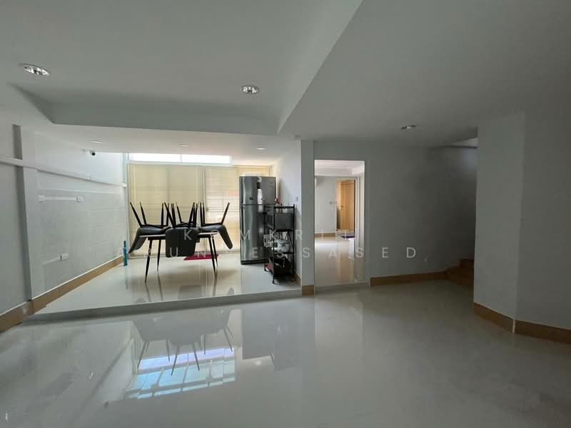 3-BR Townhouse, Bangkok, Chatuchak, Chatuchak, Bangkok, 3 Bedrooms, 150 sqm, Townhouse For Sale, by Komkrit  Arunvessased , 500191836 - DDproperty.com