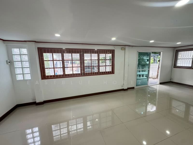 House area Pattanakarn, Bangkok, Suan Luang, Suan Luang, Bangkok, 5 Bedrooms, 380 sqm, Single Detached House For Rent, by Eastblue Horizon, 500191862 - DDproperty.com