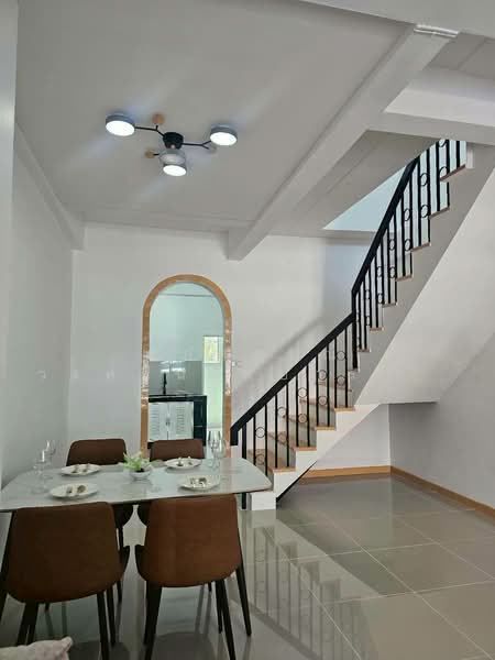 หมู่บ้านรุ่งกิจวิลล่า 4 ซอยร่มเกล้า 54 แขวงคลองสามประเวศ เขตลาดกระบัง, Bangkok, ร่มเกล้า54, Khlong Sam Prawet, Lat Krabang, Bangkok, 2 Bedrooms, 80 sqm, Townhouse For Sale, by นภัสศรณ์ วงศ์สินไทยกร (นันท์), 500192052 - DDproperty.com