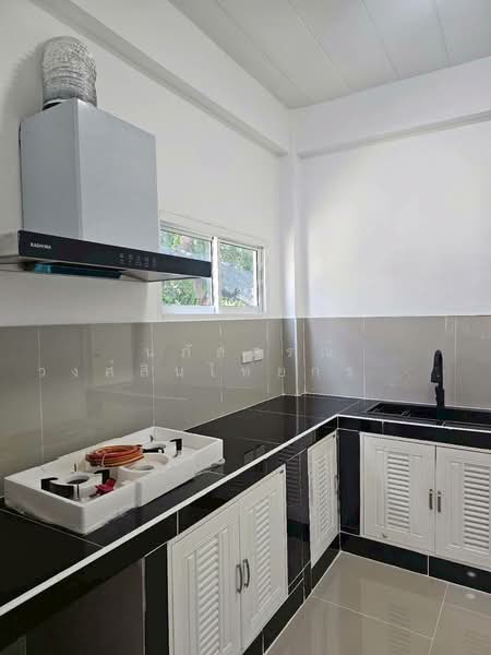 หมู่บ้านรุ่งกิจวิลล่า 4 ซอยร่มเกล้า 54 แขวงคลองสามประเวศ เขตลาดกระบัง, Bangkok, ร่มเกล้า54, Khlong Sam Prawet, Lat Krabang, Bangkok, 2 Bedrooms, 80 sqm, Townhouse For Sale, by นภัสศรณ์ วงศ์สินไทยกร (นันท์), 500192052 - DDproperty.com