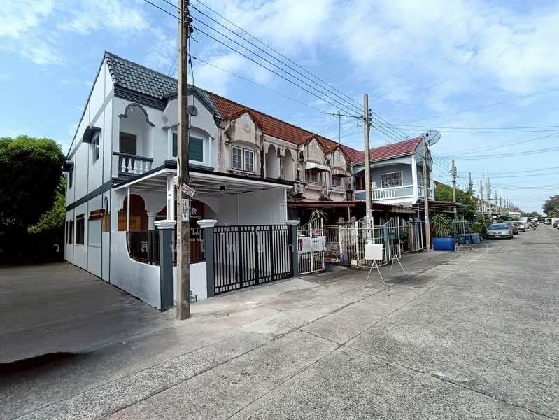 หมู่บ้านรุ่งกิจวิลล่า 4 ซอยร่มเกล้า 54 แขวงคลองสามประเวศ เขตลาดกระบัง, Bangkok, ร่มเกล้า54, Khlong Sam Prawet, Lat Krabang, Bangkok, 2 Bedrooms, 80 sqm, Townhouse For Sale, by นภัสศรณ์ วงศ์สินไทยกร (นันท์), 500192052 - DDproperty.com