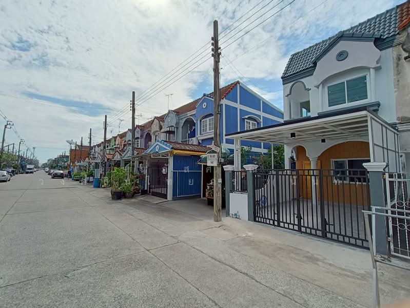 หมู่บ้านรุ่งกิจวิลล่า 4 ซอยร่มเกล้า 54 แขวงคลองสามประเวศ เขตลาดกระบัง, Bangkok, ร่มเกล้า54, Khlong Sam Prawet, Lat Krabang, Bangkok, 2 Bedrooms, 80 sqm, Townhouse For Sale, by นภัสศรณ์ วงศ์สินไทยกร (นันท์), 500192052 - DDproperty.com