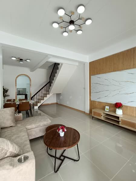 หมู่บ้านรุ่งกิจวิลล่า 4 ซอยร่มเกล้า 54 แขวงคลองสามประเวศ เขตลาดกระบัง, Bangkok, ร่มเกล้า54, Khlong Sam Prawet, Lat Krabang, Bangkok, 2 Bedrooms, 80 sqm, Townhouse For Sale, by นภัสศรณ์ วงศ์สินไทยกร (นันท์), 500192052 - DDproperty.com