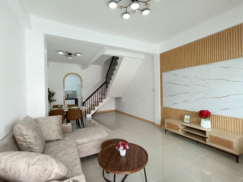 หมู่บ้านรุ่งกิจวิลล่า 4 ซอยร่มเกล้า 54 แขวงคลองสามประเวศ เขตลาดกระบัง, Bangkok, ร่มเกล้า54, Khlong Sam Prawet, Lat Krabang, Bangkok, 2 Bedrooms, 80 sqm, Townhouse For Sale, by นภัสศรณ์ วงศ์สินไทยกร (นันท์), 500192052 - DDproperty.com