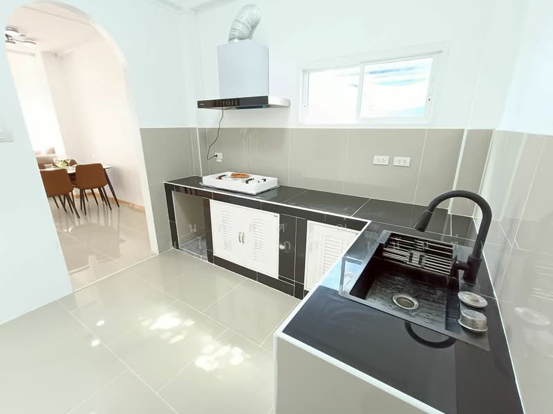 หมู่บ้านรุ่งกิจวิลล่า 4 ซอยร่มเกล้า 54 แขวงคลองสามประเวศ เขตลาดกระบัง, Bangkok, ร่มเกล้า54, Khlong Sam Prawet, Lat Krabang, Bangkok, 2 Bedrooms, 80 sqm, Townhouse For Sale, by นภัสศรณ์ วงศ์สินไทยกร (นันท์), 500192052 - DDproperty.com