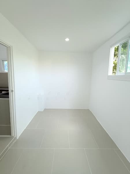 หมู่บ้านรุ่งกิจวิลล่า 4 ซอยร่มเกล้า 54 แขวงคลองสามประเวศ เขตลาดกระบัง, Bangkok, ร่มเกล้า54, Khlong Sam Prawet, Lat Krabang, Bangkok, 2 Bedrooms, 80 sqm, Townhouse For Sale, by นภัสศรณ์ วงศ์สินไทยกร (นันท์), 500192052 - DDproperty.com