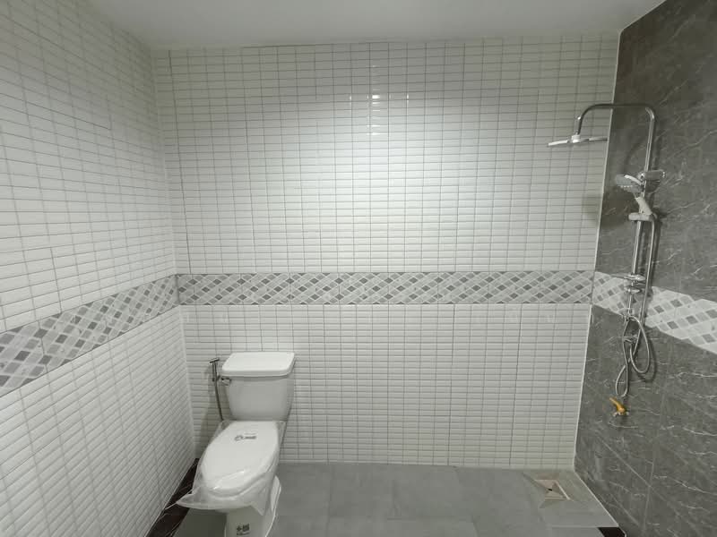 หมู่บ้านรุ่งกิจวิลล่า 4 ซอยร่มเกล้า 54 แขวงคลองสามประเวศ เขตลาดกระบัง, Bangkok, ร่มเกล้า54, Khlong Sam Prawet, Lat Krabang, Bangkok, 2 Bedrooms, 80 sqm, Townhouse For Sale, by นภัสศรณ์ วงศ์สินไทยกร (นันท์), 500192052 - DDproperty.com