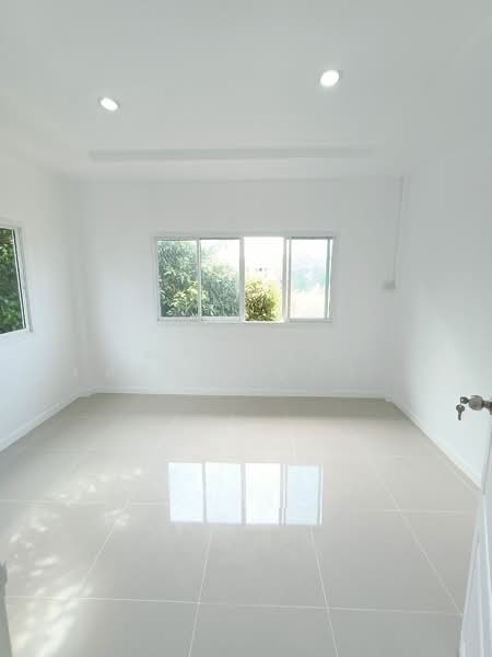 หมู่บ้านรุ่งกิจวิลล่า 4 ซอยร่มเกล้า 54 แขวงคลองสามประเวศ เขตลาดกระบัง, กรุงเทพ, ร่มเกล้า54, คลองสามประเวศ, ลาดกระบัง, กรุงเทพ, 80 ตร.ม., ทาวน์เฮ้าส์ ขาย, โดย นภัสศรณ์ วงศ์สินไทยกร (นันท์), 500192052 - DDproperty.com