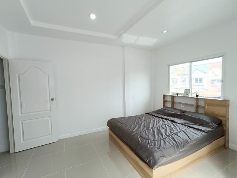 หมู่บ้านรุ่งกิจวิลล่า 4 ซอยร่มเกล้า 54 แขวงคลองสามประเวศ เขตลาดกระบัง, Bangkok, ร่มเกล้า54, Khlong Sam Prawet, Lat Krabang, Bangkok, 2 Bedrooms, 80 sqm, Townhouse For Sale, by นภัสศรณ์ วงศ์สินไทยกร (นันท์), 500192052 - DDproperty.com