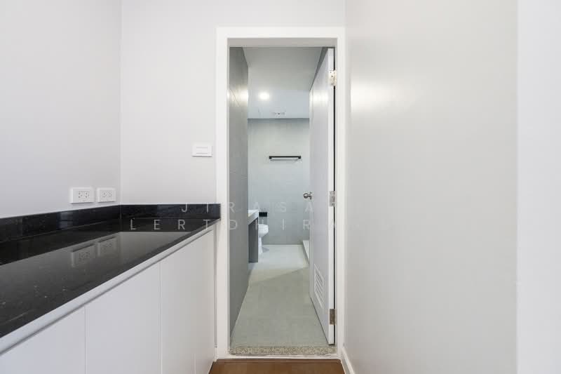 Pathumwan Resort, Bangkok, Phayathai Road, Thanon Phaya Thai, Ratchathewi, Bangkok, 2 Bedrooms, 60 sqm, Condo For Sale, by Jirasate Lertdhirakul, 500192191 - DDproperty.com